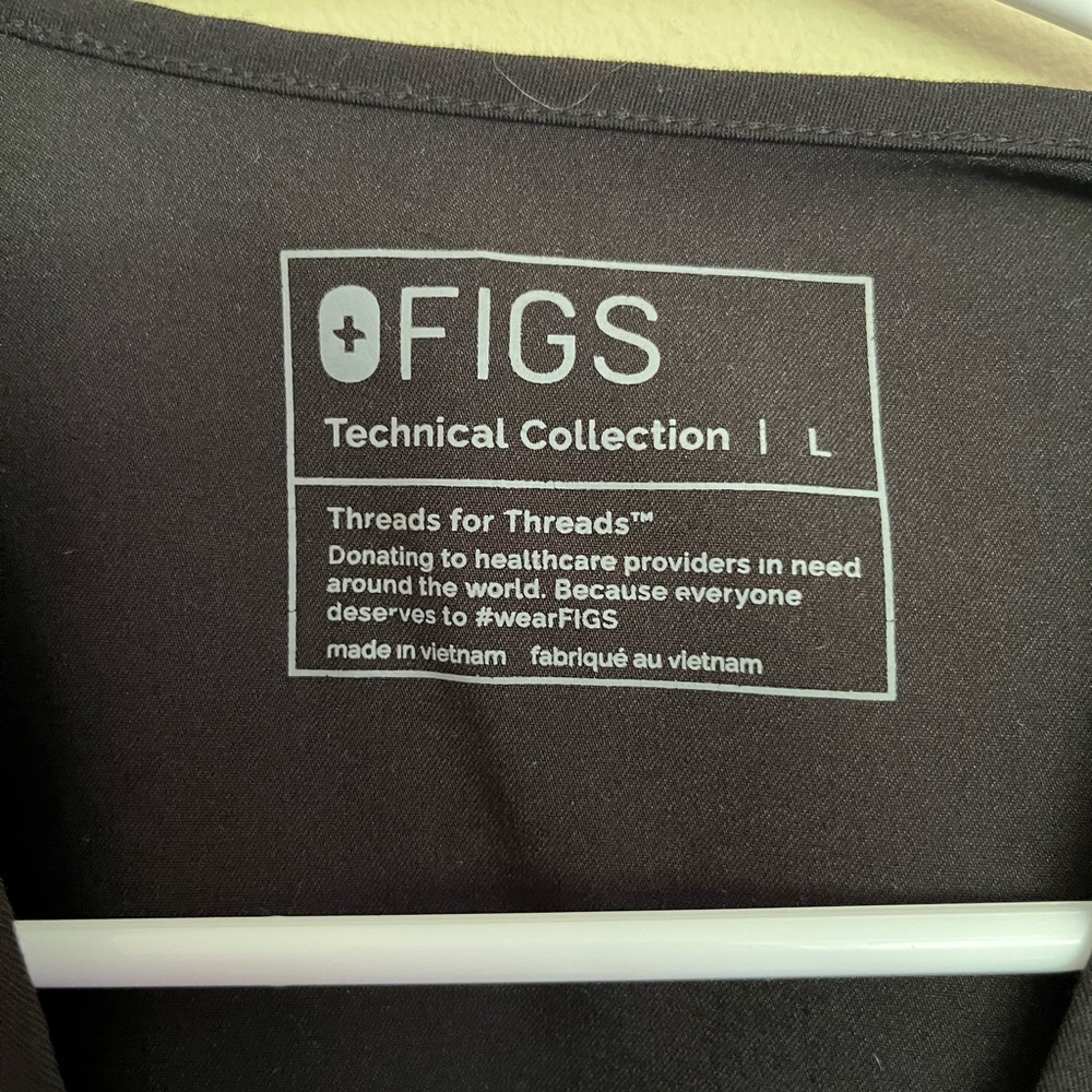 FIGS Black Technical Scrub Top - Picture 4 of 5